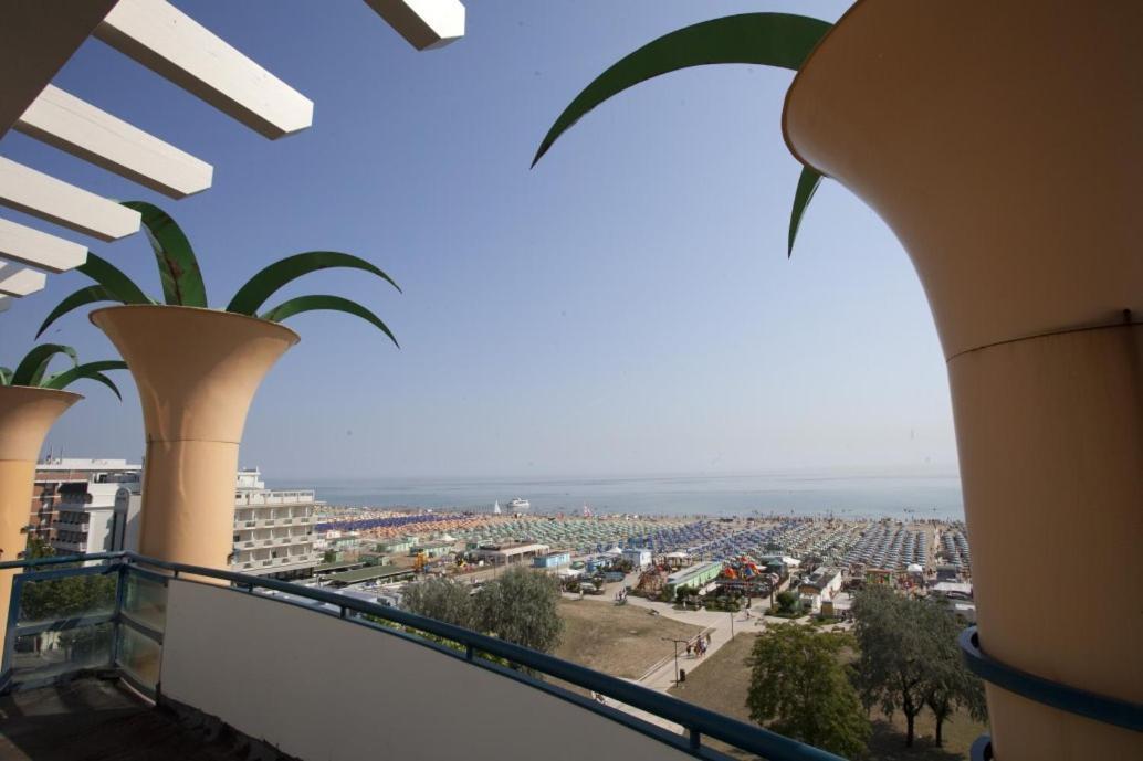 Hotel Palm Beach B&B Sea View Rimini Exterior foto